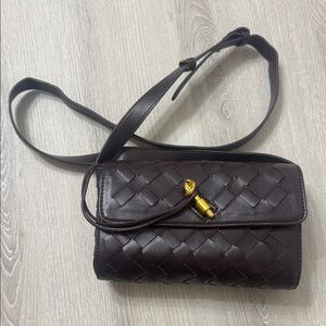 Elegant Maroon Leather Crossbody Bag
